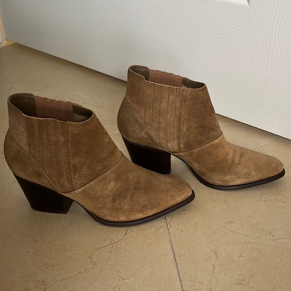 Ladies boots